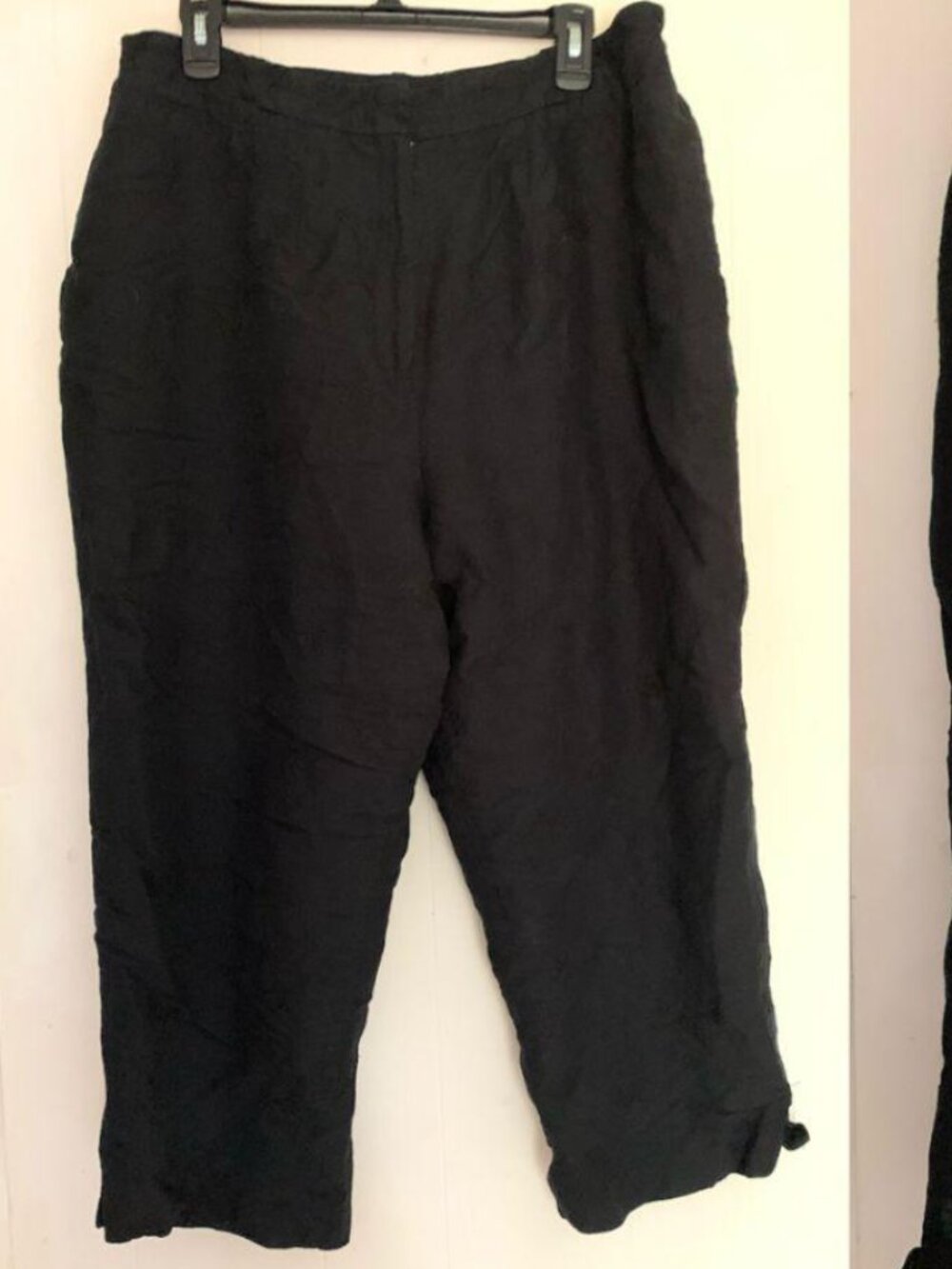 Larry Levine black linen/rayon lined cropped embroidered summer plus size pants